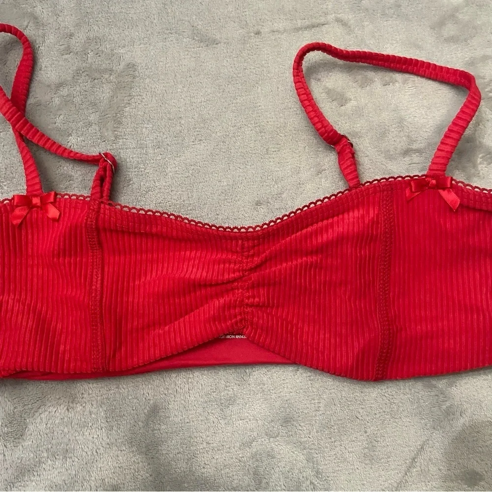 New! Frankie’s Bikinis Cleo Ribbed Bikini Top Red 10713